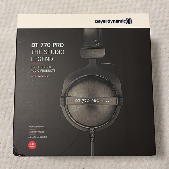 beyerdynamic DT 770 PRO 80 OHM Over-Ear Studio Headphones in Gray - Picture 4 of 12